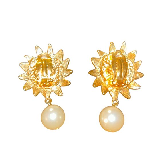 Chanel Paris FRANCE 80s 90s 24 K Gold Sun White Faux Pearl Dangle Clip E… - Picture 4 of 9